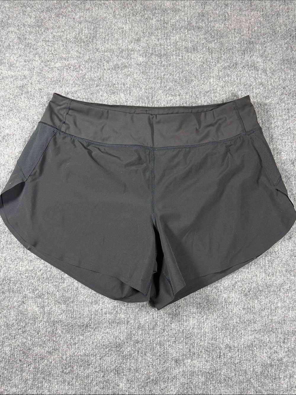 Athleta Run With It 4.5” Athletic Shorts
